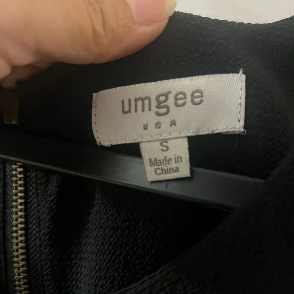 Umgee Size Small Black Ruffle Sleeve Cold Shoulder Knee Length Shift Dress Sz S - Picture 8 of 12